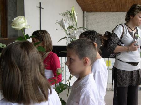 les photos du baptême de vanessa et de la communion de lucas...entrée dans l'église